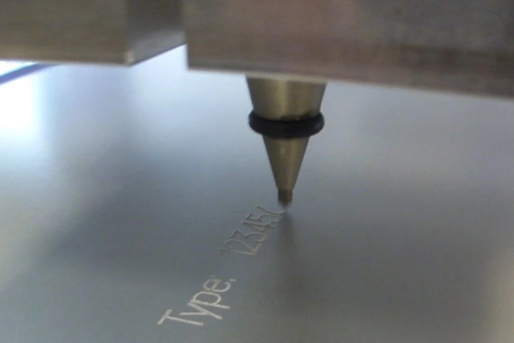 ویژگی های دستگاه های حکاکی سوزنی رومیزی